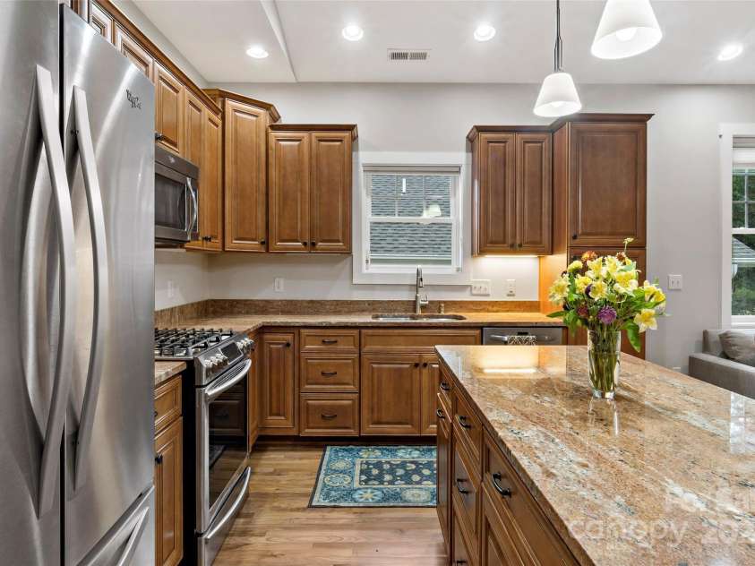 4 Nectar Way, Swannanoa, NC 28778.  MLS# CAR4186169, YatesRealty ID 21041. Stainless steel appliances and granite counter tops