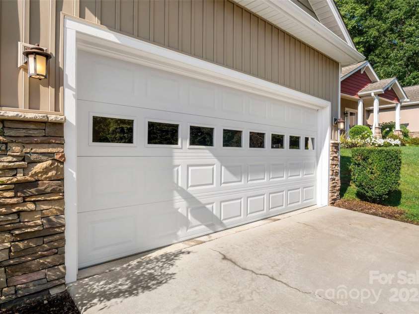4 Nectar Way, Swannanoa, NC 28778.  MLS# CAR4186169, YatesRealty ID 21041. Two Car Garage with great storage.