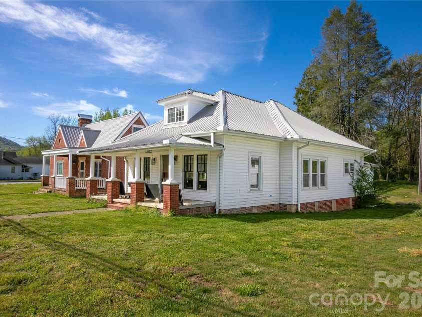 220 Main Street, Rosman, NC 28772.  MLS# CAR4380881, YatesRealty ID 21042. 