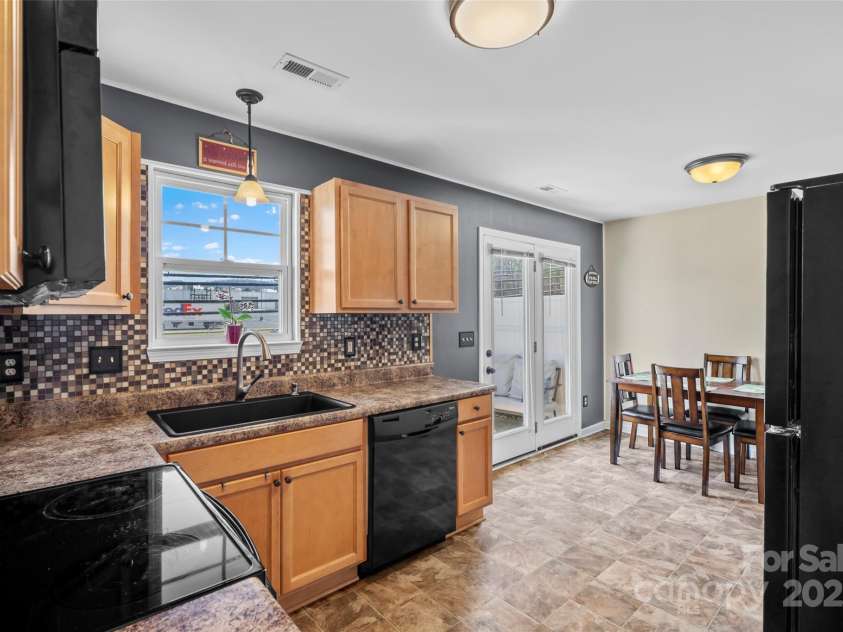 20 Barnett Shoals Drive, Weaverville, NC 28787.  MLS# CAR4309822, YatesRealty ID 21043. 