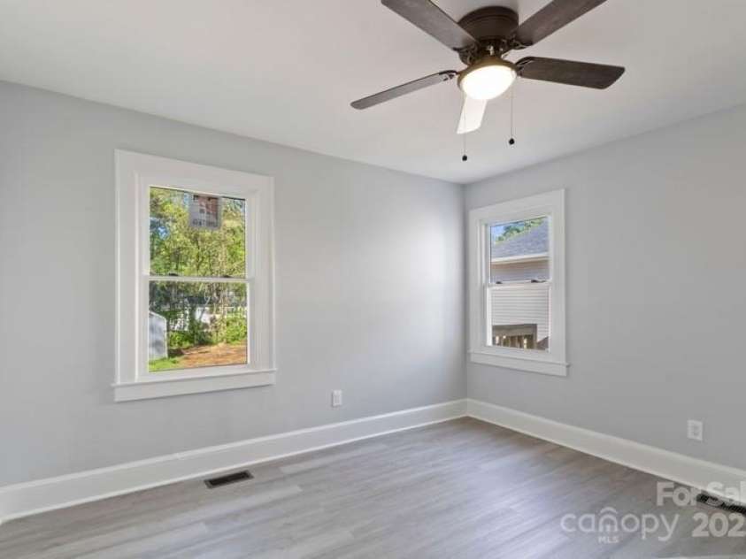 112 Courtland Street, Chester, SC 29706.  MLS# CAR4226389, YatesRealty ID 21044. 