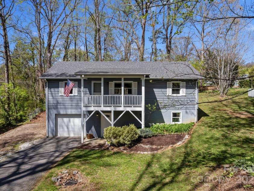 50 Trinity Chapel Road, Asheville, NC 28805.  MLS# CAR4248550, YatesRealty ID 21045. 