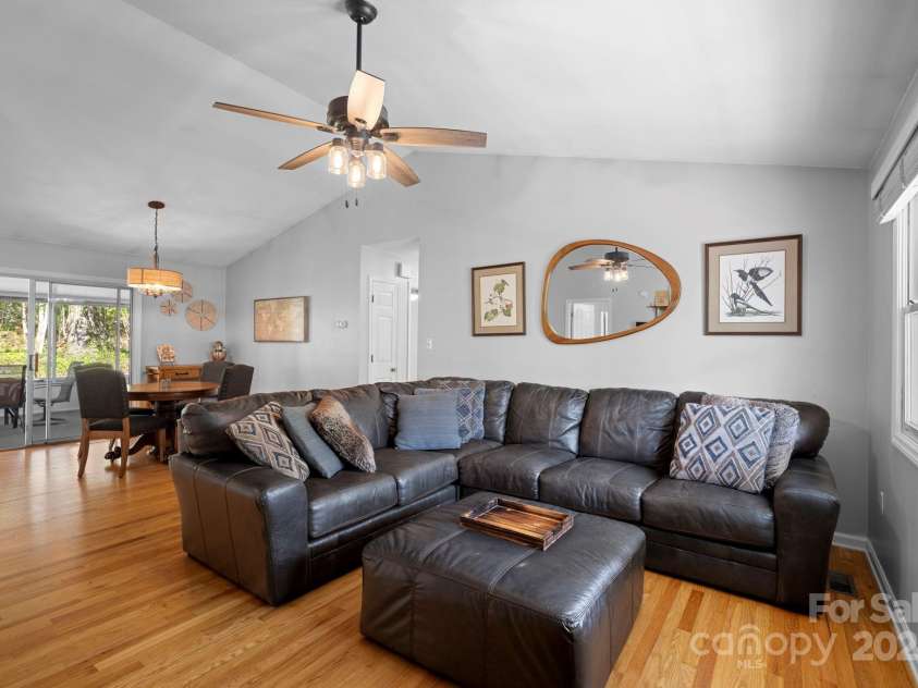 50 Trinity Chapel Road, Asheville, NC 28805.  MLS# CAR4248550, YatesRealty ID 21045. 