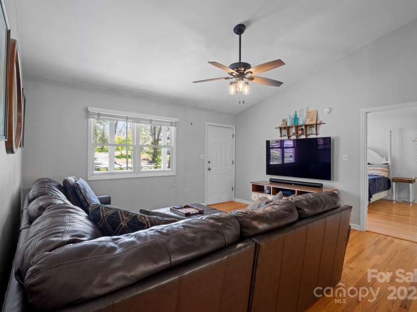 50 Trinity Chapel Road, Asheville, NC 28805.  MLS# CAR4248550, YatesRealty ID 21045. 