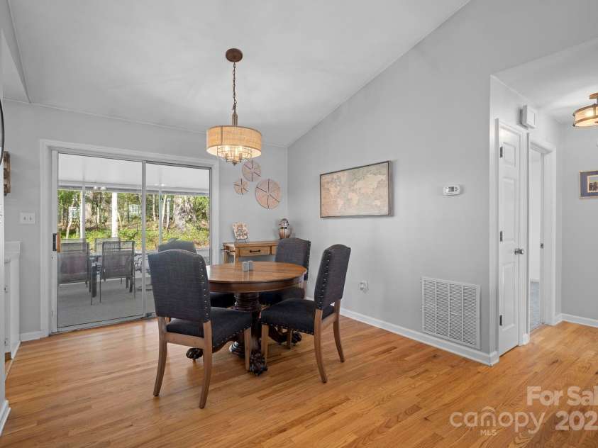 50 Trinity Chapel Road, Asheville, NC 28805.  MLS# CAR4248550, YatesRealty ID 21045. 