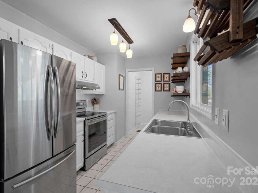 50 Trinity Chapel Road, Asheville, NC 28805.  MLS# CAR4248550, YatesRealty ID 21045. 