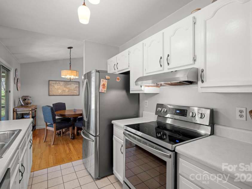 50 Trinity Chapel Road, Asheville, NC 28805.  MLS# CAR4248550, YatesRealty ID 21045. 