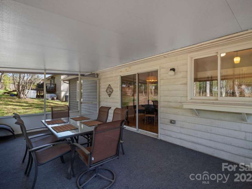 50 Trinity Chapel Road, Asheville, NC 28805.  MLS# CAR4248550, YatesRealty ID 21045. 