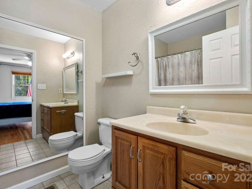 50 Trinity Chapel Road, Asheville, NC 28805.  MLS# CAR4248550, YatesRealty ID 21045. 