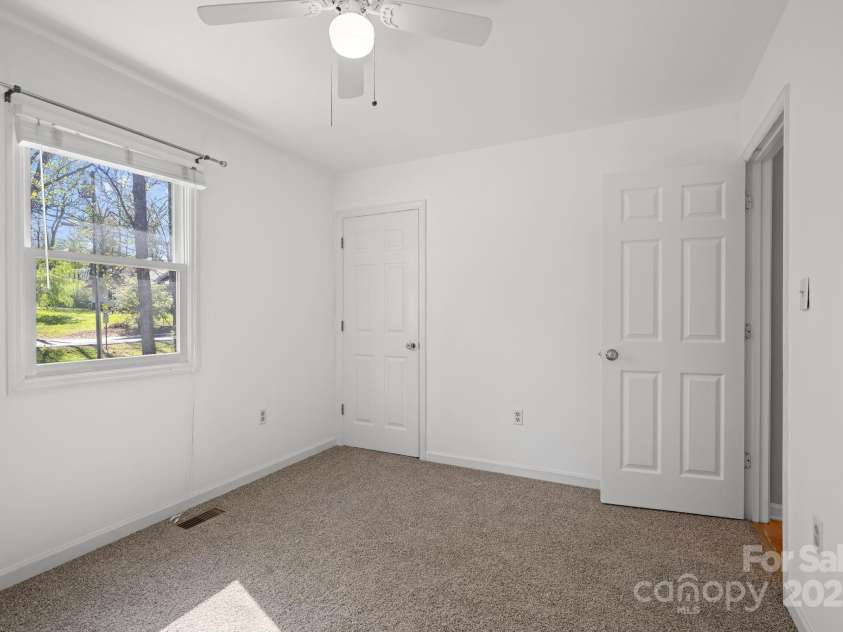 50 Trinity Chapel Road, Asheville, NC 28805.  MLS# CAR4248550, YatesRealty ID 21045. 