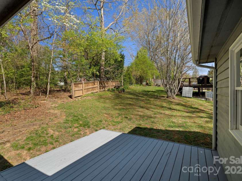 50 Trinity Chapel Road, Asheville, NC 28805.  MLS# CAR4248550, YatesRealty ID 21045. 