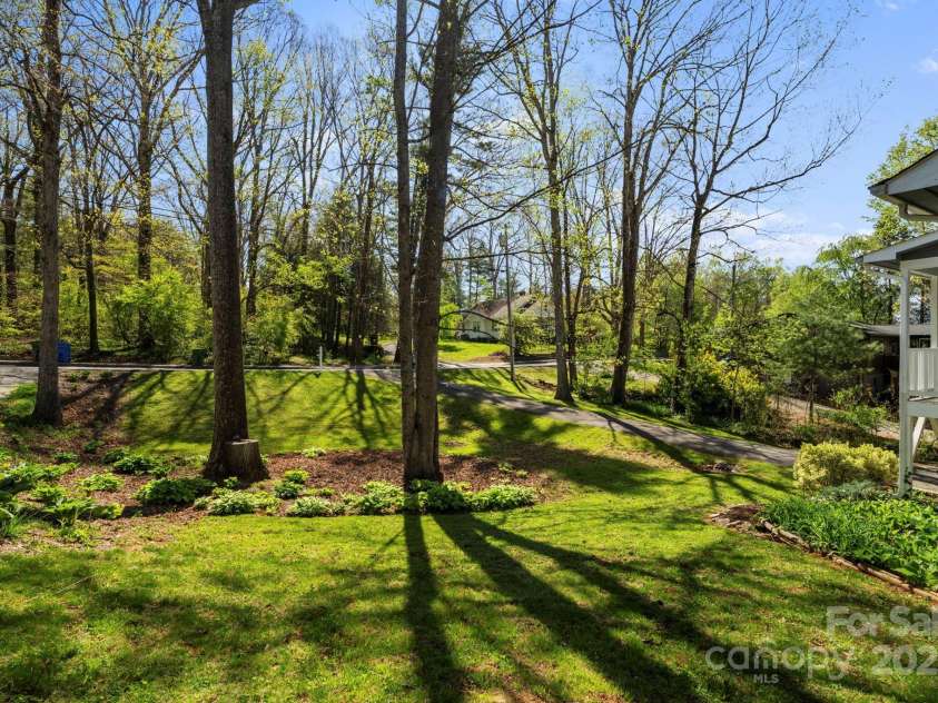 50 Trinity Chapel Road, Asheville, NC 28805.  MLS# CAR4248550, YatesRealty ID 21045. 