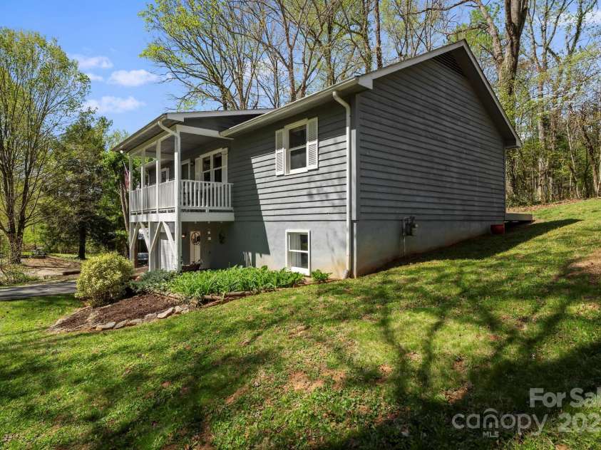 50 Trinity Chapel Road, Asheville, NC 28805.  MLS# CAR4248550, YatesRealty ID 21045. 