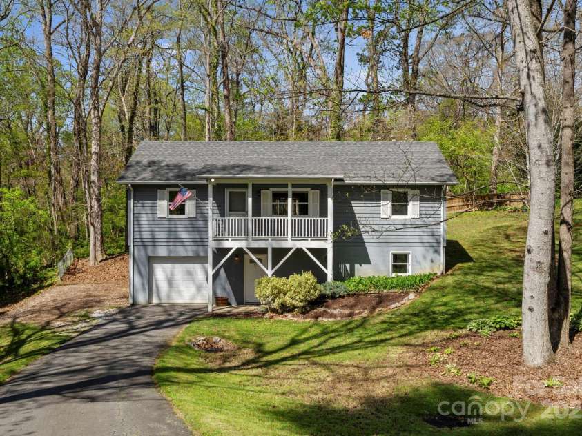 50 Trinity Chapel Road, Asheville, NC 28805.  MLS# CAR4248550, YatesRealty ID 21045. 