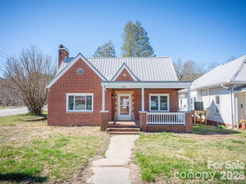 228 Main Street, Rosman, NC 28772.  MLS# CAR4381135, YatesRealty ID 21046. 