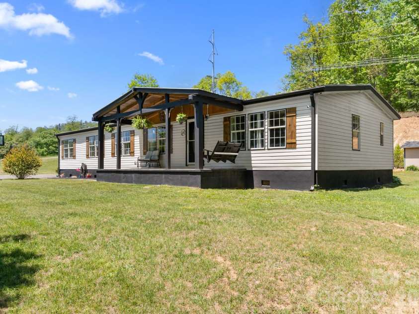 152 Pioneer Ridge, Sparta, NC 28675.  MLS# CAR4381108, YatesRealty ID 21047. 