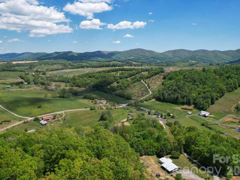 152 Pioneer Ridge, Sparta, NC 28675.  MLS# CAR4381108, YatesRealty ID 21047. 