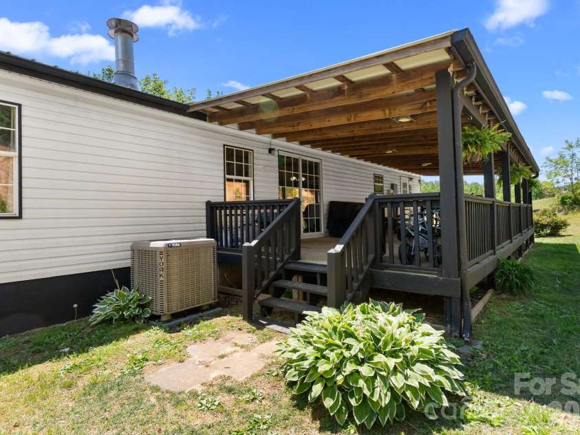 152 Pioneer Ridge, Sparta, NC 28675.  MLS# CAR4381108, YatesRealty ID 21047. 
