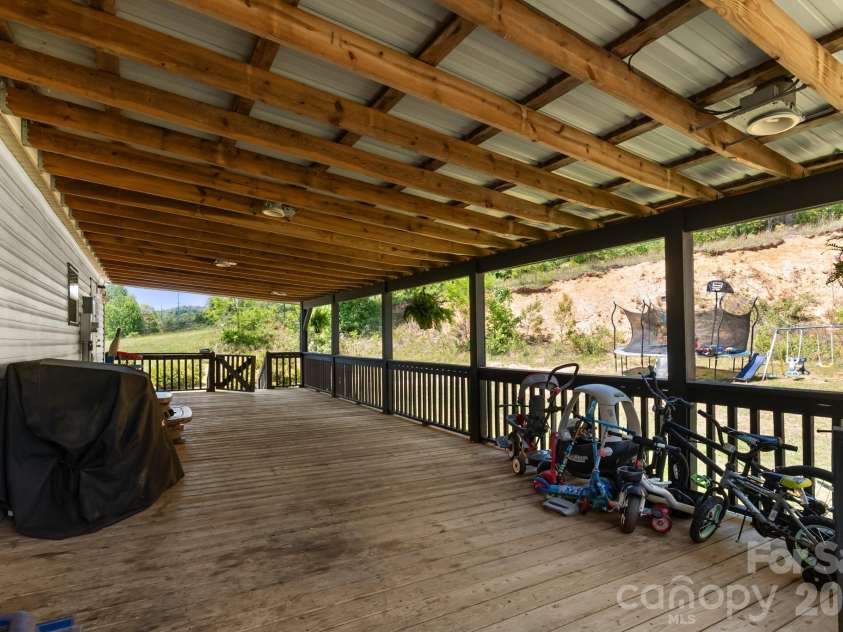 152 Pioneer Ridge, Sparta, NC 28675.  MLS# CAR4381108, YatesRealty ID 21047. 