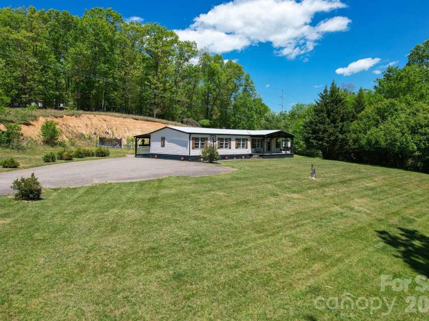 152 Pioneer Ridge, Sparta, NC 28675.  MLS# CAR4381108, YatesRealty ID 21047. 