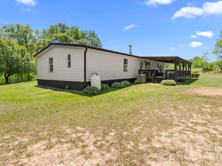 152 Pioneer Ridge, Sparta, NC 28675.  MLS# CAR4381108, YatesRealty ID 21047. 