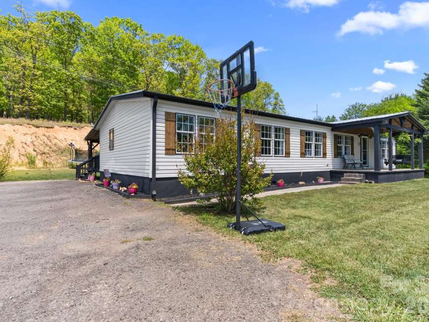 152 Pioneer Ridge, Sparta, NC 28675.  MLS# CAR4381108, YatesRealty ID 21047. 