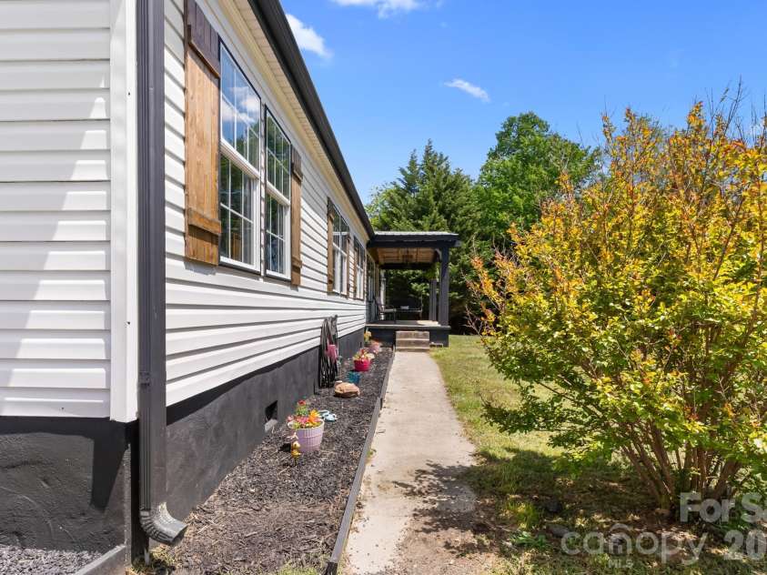 152 Pioneer Ridge, Sparta, NC 28675.  MLS# CAR4381108, YatesRealty ID 21047. 
