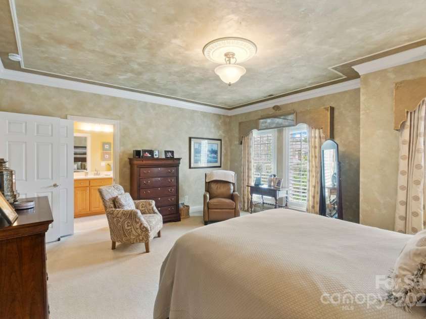 3044 Luke Crossing Drive, Charlotte, NC 28226.  MLS# CAR4295495, YatesRealty ID 21048. 