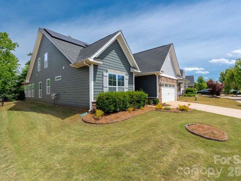 520 Trillium Way, Belmont, NC 28012.  MLS# CAR4381191, YatesRealty ID 21048. 