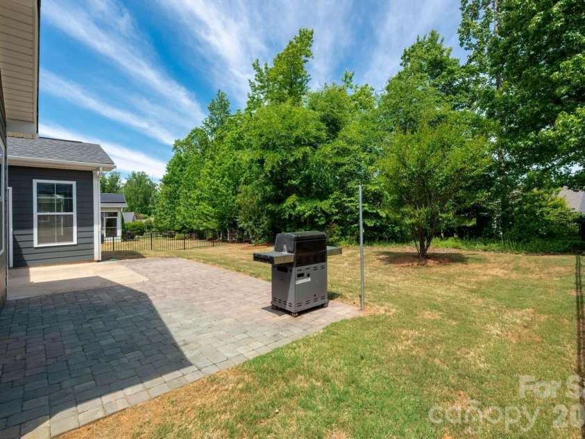 520 Trillium Way, Belmont, NC 28012.  MLS# CAR4381191, YatesRealty ID 21048. 