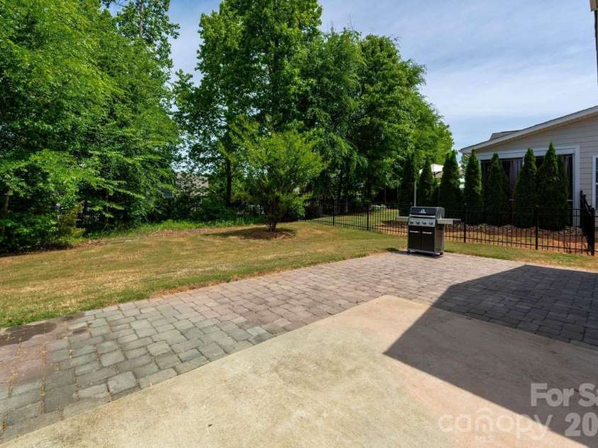 520 Trillium Way, Belmont, NC 28012.  MLS# CAR4381191, YatesRealty ID 21048. 