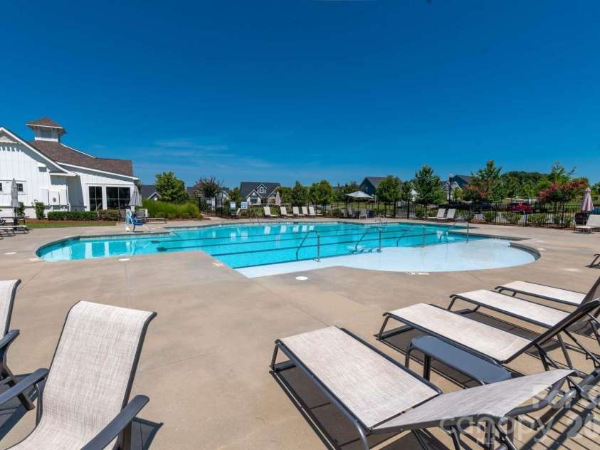 520 Trillium Way, Belmont, NC 28012.  MLS# CAR4381191, YatesRealty ID 21048. 