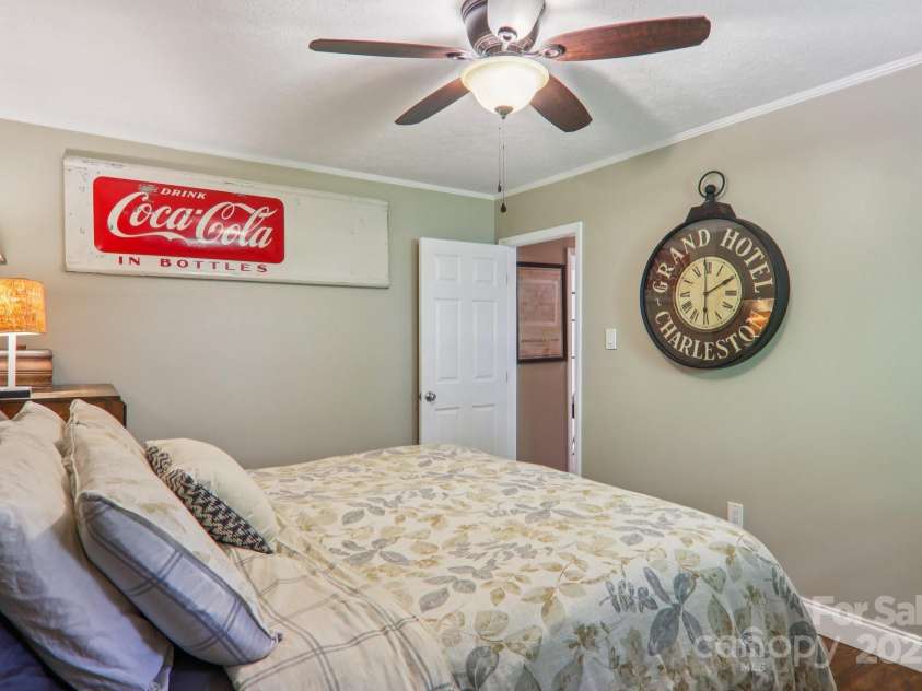 416 Cherokee Avenue, Black Mountain, NC 28711.  MLS# CAR4249629, YatesRealty ID 21049. Primary BR - Home 1