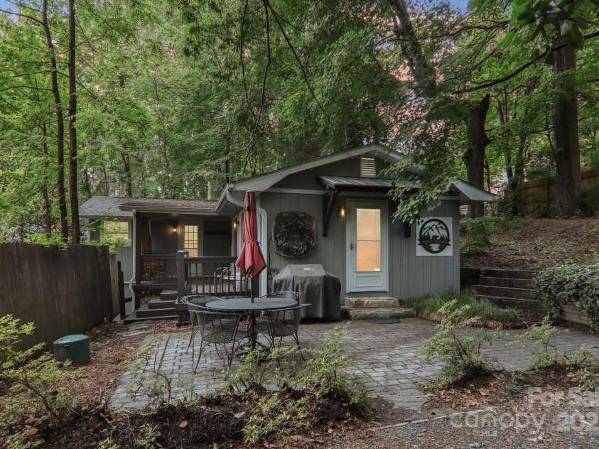 416 Cherokee Avenue, Black Mountain, NC 28711.  MLS# CAR4249629, YatesRealty ID 21049. STR - Home 2