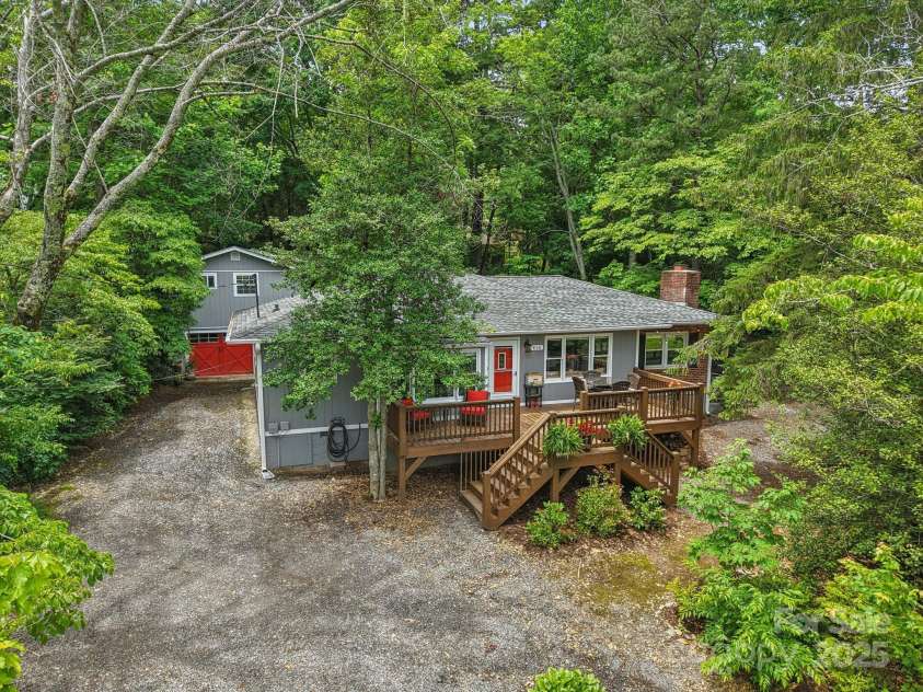 416 Cherokee Avenue, Black Mountain, NC 28711.  MLS# CAR4249629, YatesRealty ID 21049. Two Homes