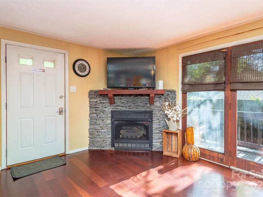 416 Cherokee Avenue, Black Mountain, NC 28711.  MLS# CAR4331920, YatesRealty ID 21049. 2LQ Fireplace