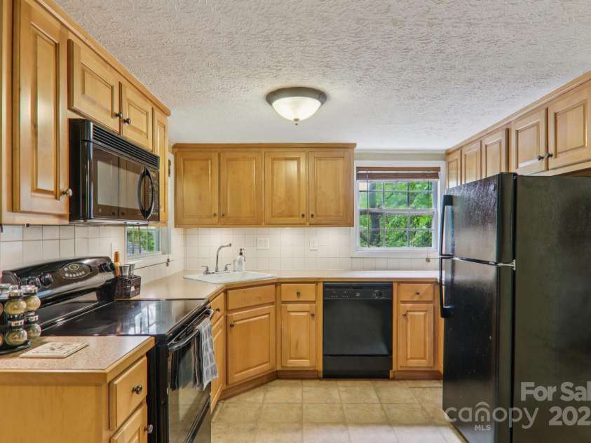 416 Cherokee Avenue, Black Mountain, NC 28711.  MLS# CAR4331920, YatesRealty ID 21049. 2LQ Kitchen