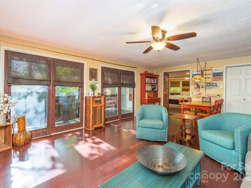 416 Cherokee Avenue, Black Mountain, NC 28711.  MLS# CAR4331920, YatesRealty ID 21049. 2LQ Living Room