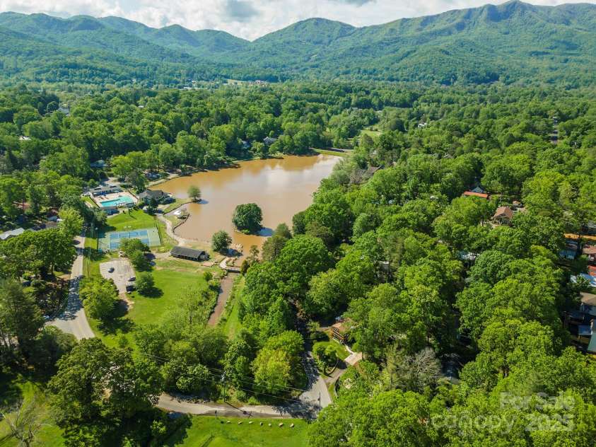 416 Cherokee Avenue, Black Mountain, NC 28711.  MLS# CAR4331920, YatesRealty ID 21049. Lake Tomahawk - Tennis, Walking Path, Playground, & Pool