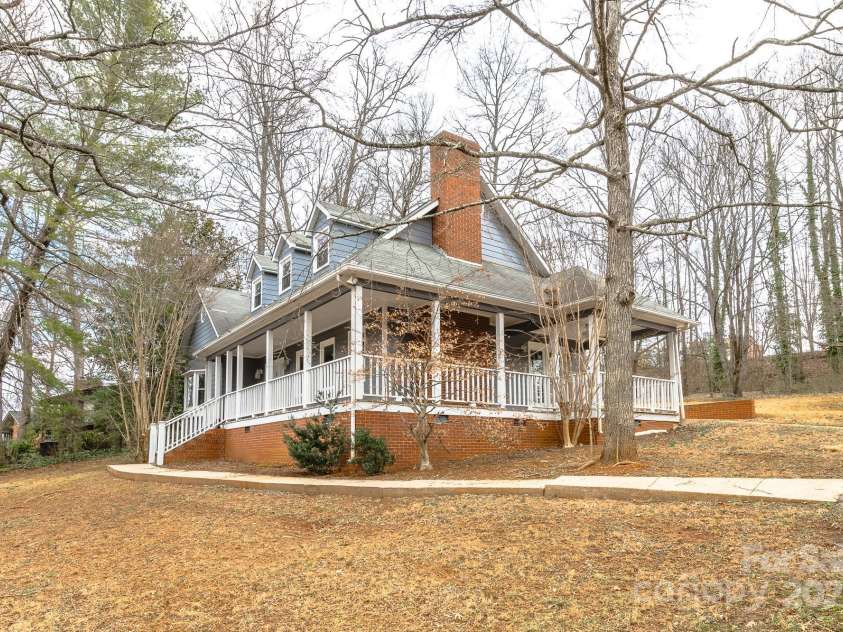 622 Oakdale Drive, Statesville, NC 28677.  MLS# CAR4219430, YatesRealty ID 2105. 