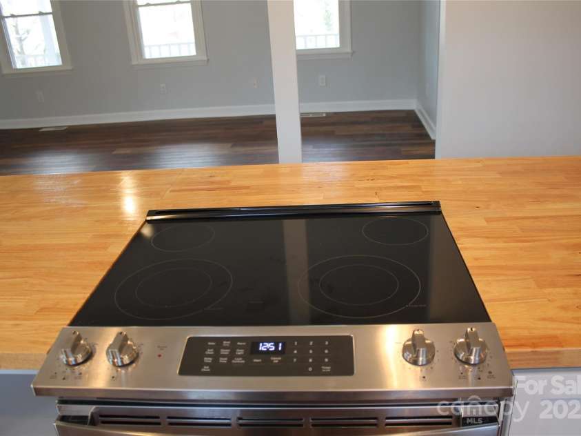 622 Oakdale Drive, Statesville, NC 28677.  MLS# CAR4219430, YatesRealty ID 2105. 