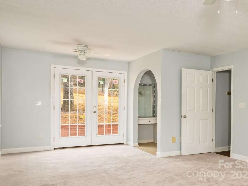 622 Oakdale Drive, Statesville, NC 28677.  MLS# CAR4219430, YatesRealty ID 2105. 