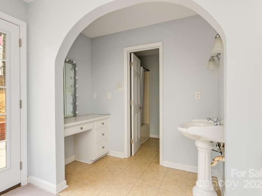 622 Oakdale Drive, Statesville, NC 28677.  MLS# CAR4219430, YatesRealty ID 2105. 