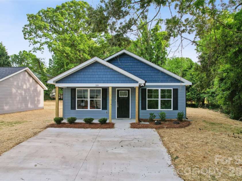 209 17th Street, Kannapolis, NC 28081.  MLS# CAR4381199, YatesRealty ID 21050. 