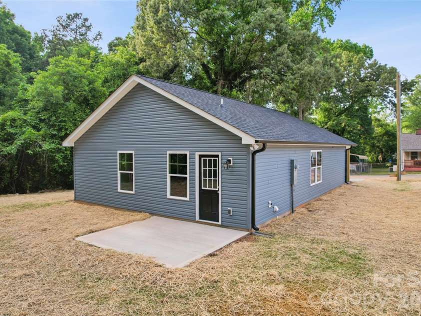 209 17th Street, Kannapolis, NC 28081.  MLS# CAR4381199, YatesRealty ID 21050. 