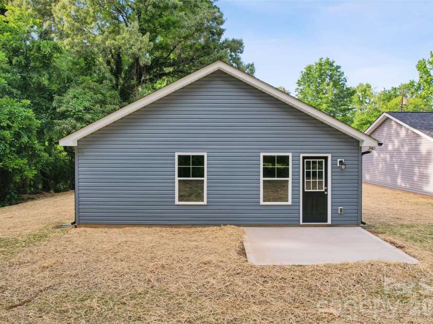 209 17th Street, Kannapolis, NC 28081.  MLS# CAR4381199, YatesRealty ID 21050. 