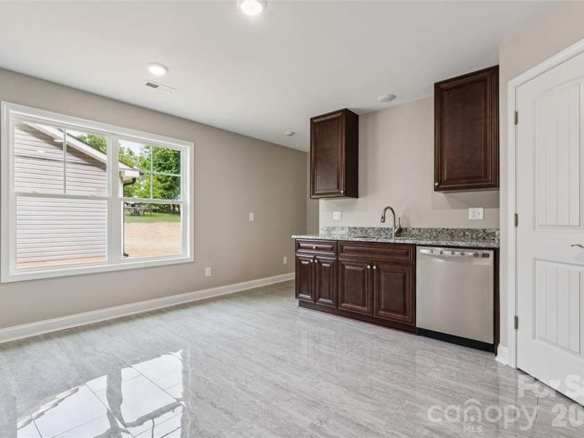 209 17th Street, Kannapolis, NC 28081.  MLS# CAR4381199, YatesRealty ID 21050. 
