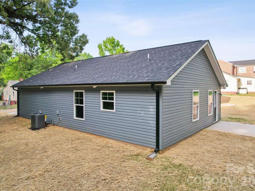 209 17th Street, Kannapolis, NC 28081.  MLS# CAR4381199, YatesRealty ID 21050. 