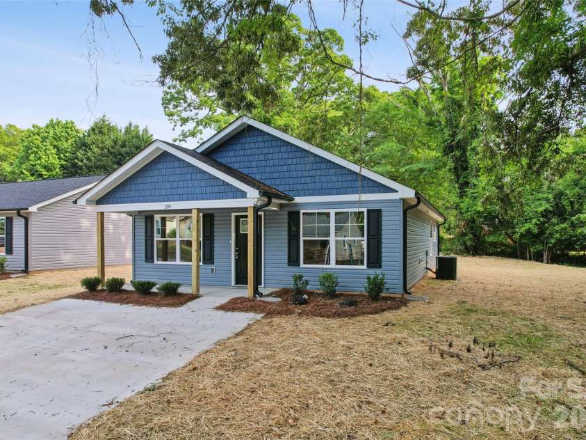 209 17th Street, Kannapolis, NC 28081.  MLS# CAR4381199, YatesRealty ID 21050. 