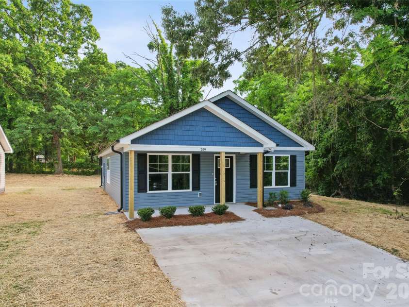 209 17th Street, Kannapolis, NC 28081.  MLS# CAR4381199, YatesRealty ID 21050. 